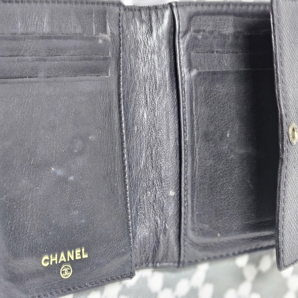 Chanel Leather Bifold wallet - Picture 11 of 13